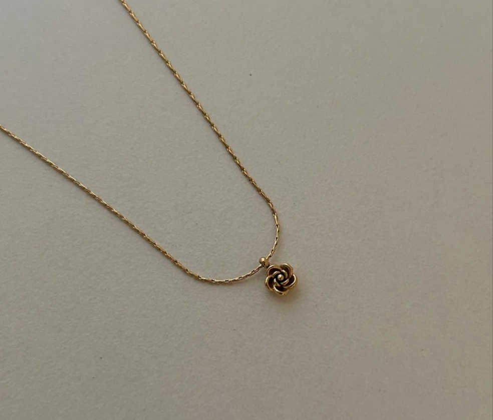 Rosette necklace
