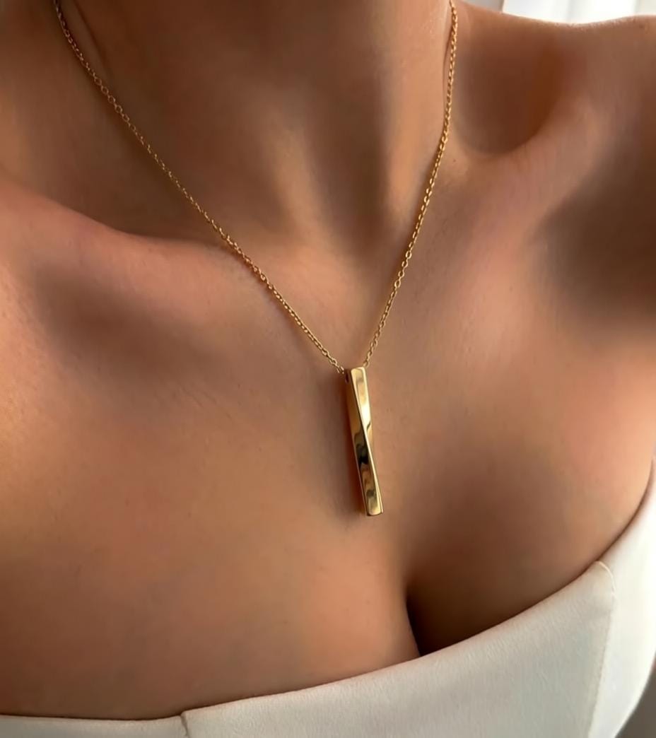 Élan Bar Pendant Necklace