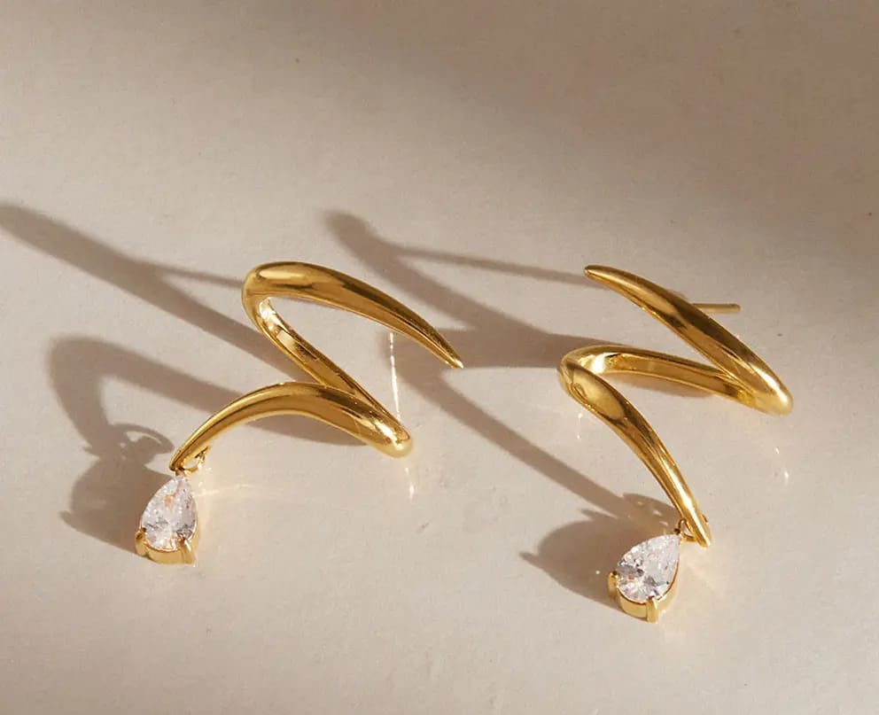 The Solène Wave Drop Earrings