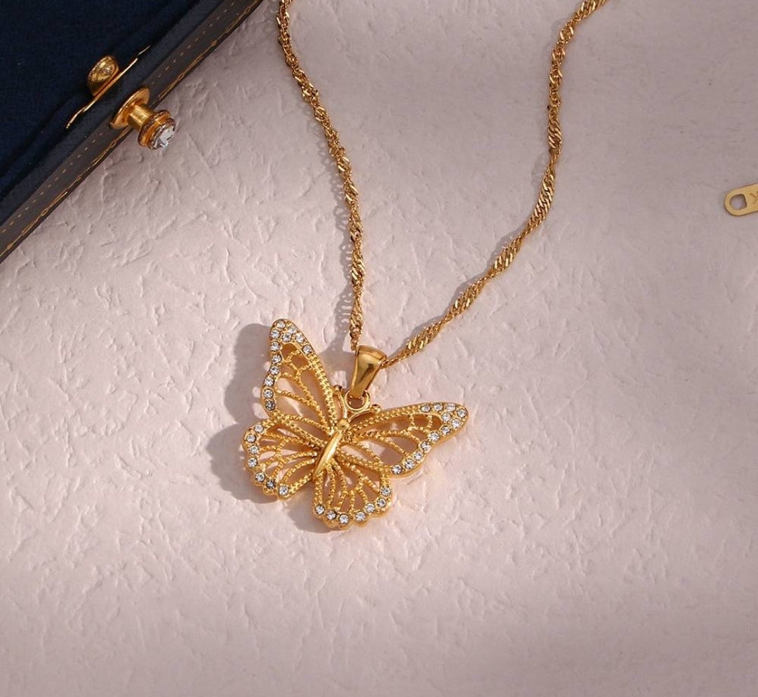 The Mariposa Filigree Pendant necklace