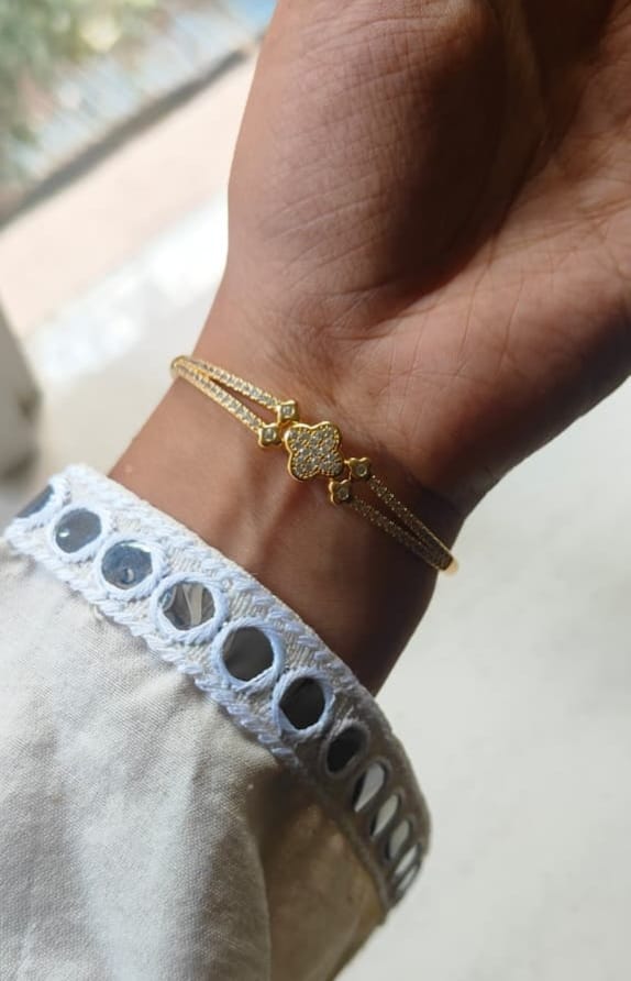 The Amara Pavé Clover Bracelet