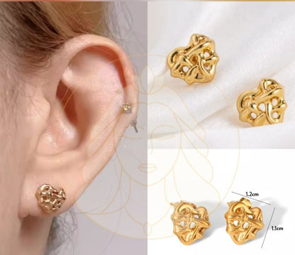 Heart waffle stud earrings