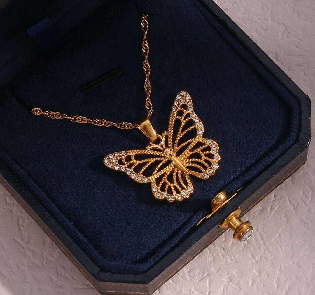 The Mariposa Filigree Pendant necklace