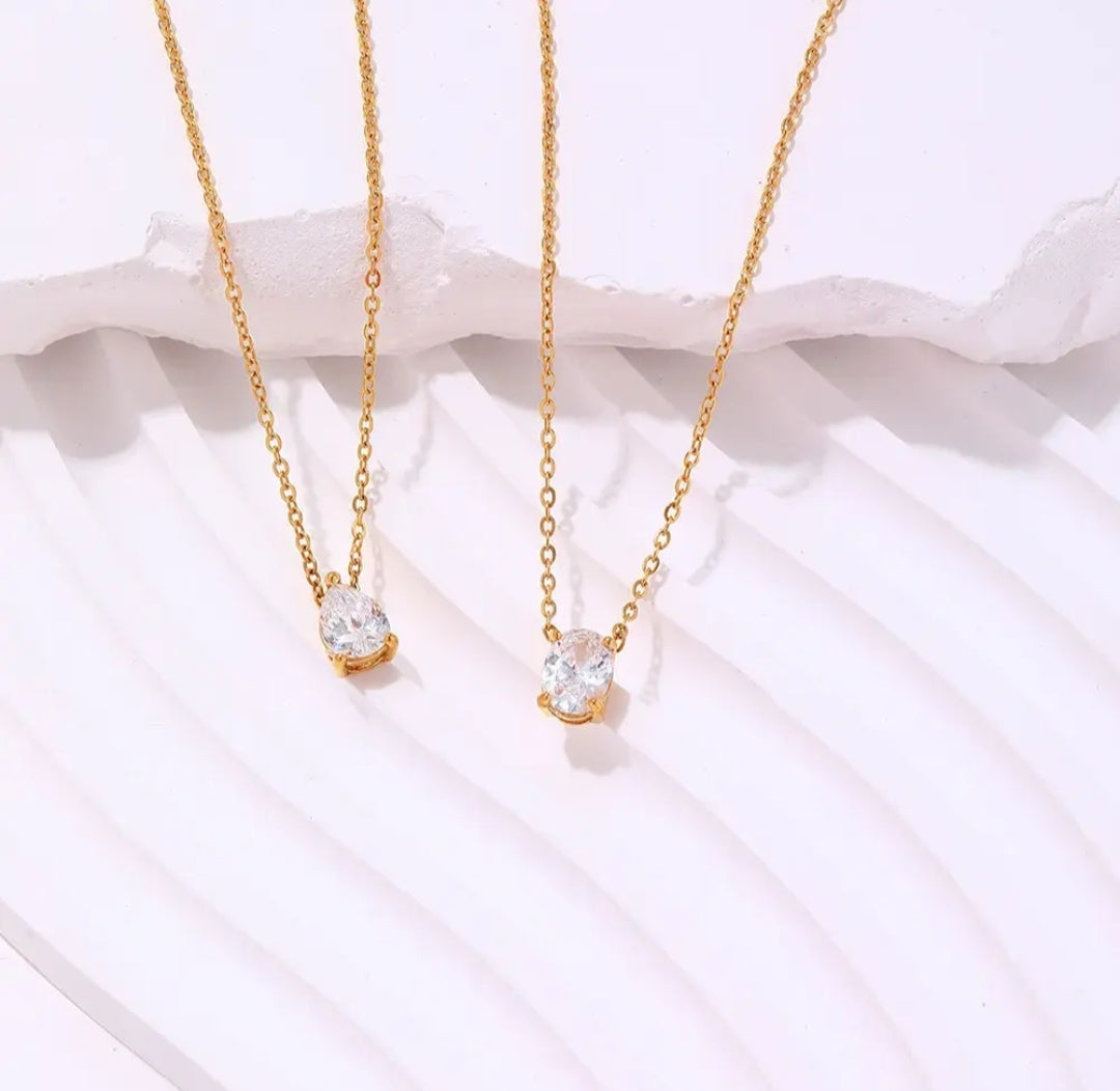 Solitaire necklaces (Oval/Pear)