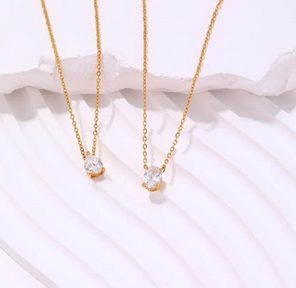Solitaire necklaces (Oval/Pear)