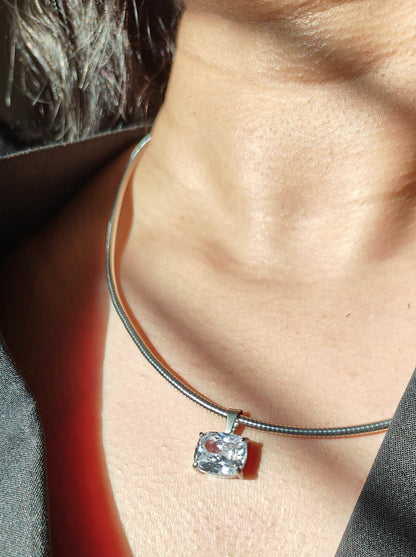 Solitaire Choker necklace
