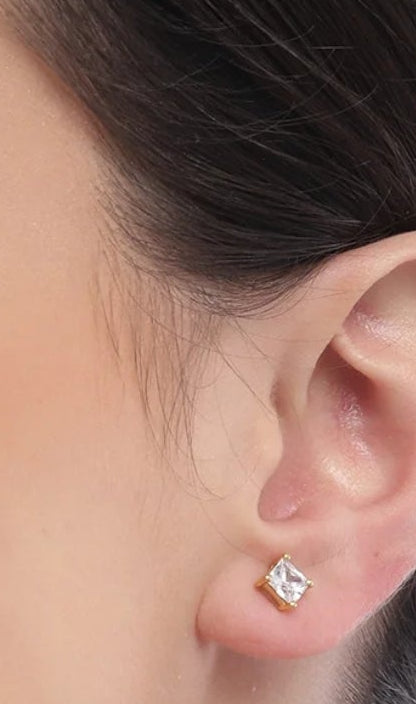 Lumière Solitaire Stud Earrings