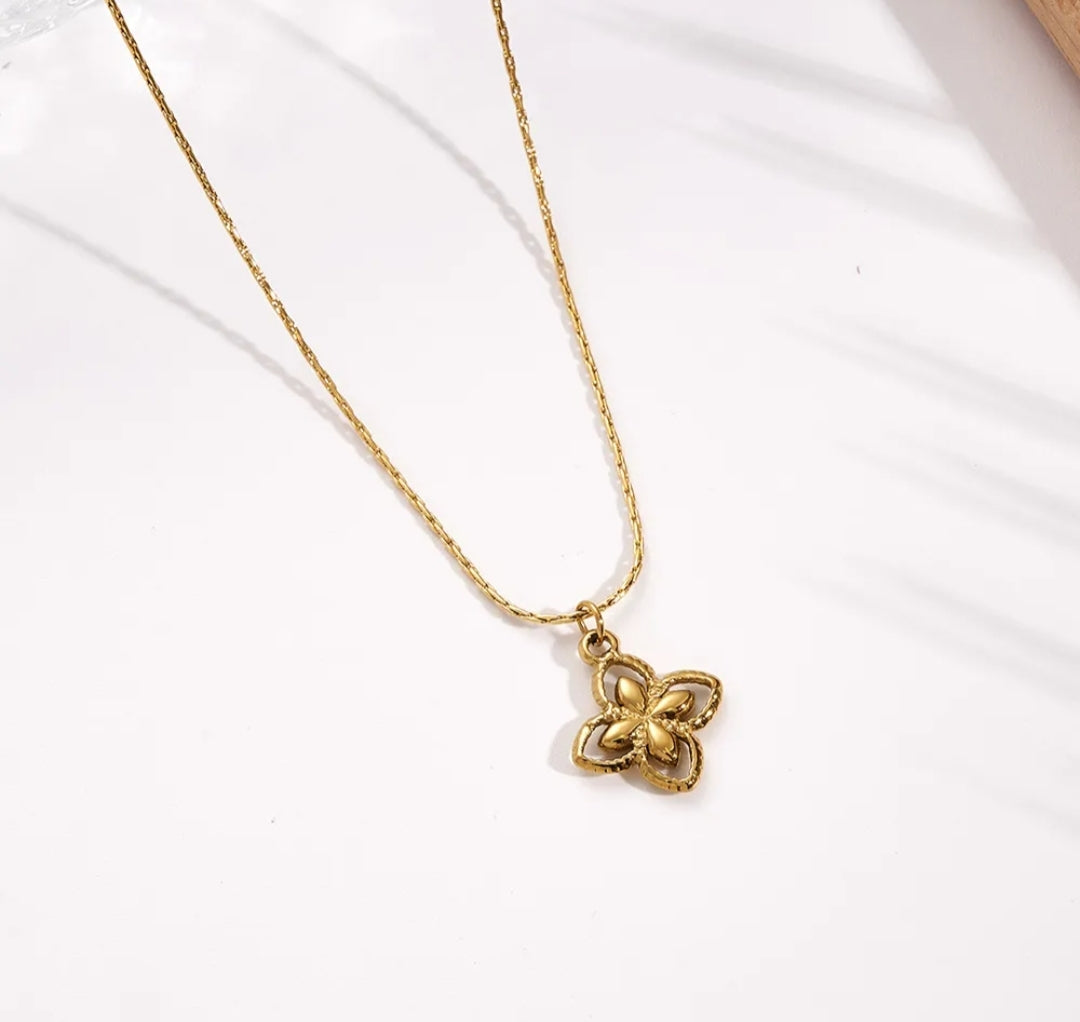 Four Wings clover necklace